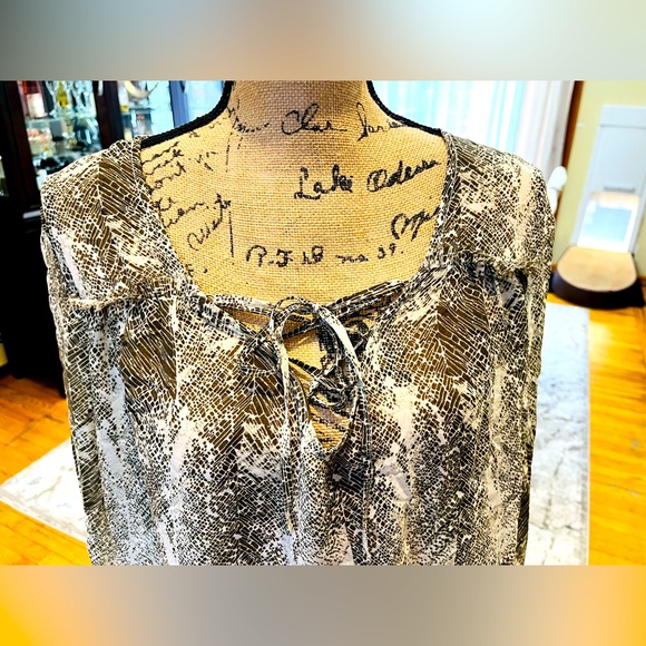 Daisy Fuentes Snakeskin Lace Up Blouse in Olive, Cream and Brown size XL - Picture 5 of 15